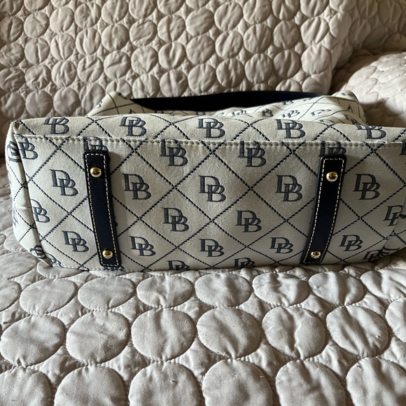 Handbag. - Picture 2 of 4